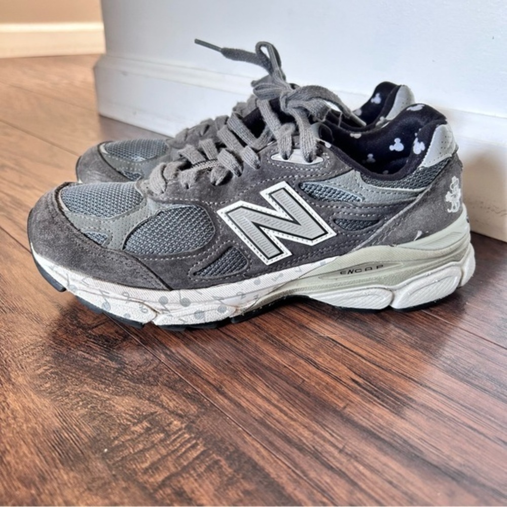 New Balance x Disney RunDisney 990 Minnie Mouse Dark Grey Sneakers Grey Size 5.5
